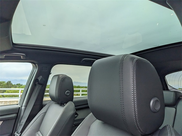 2025 Land Rover Discovery Sport SE photo 5
