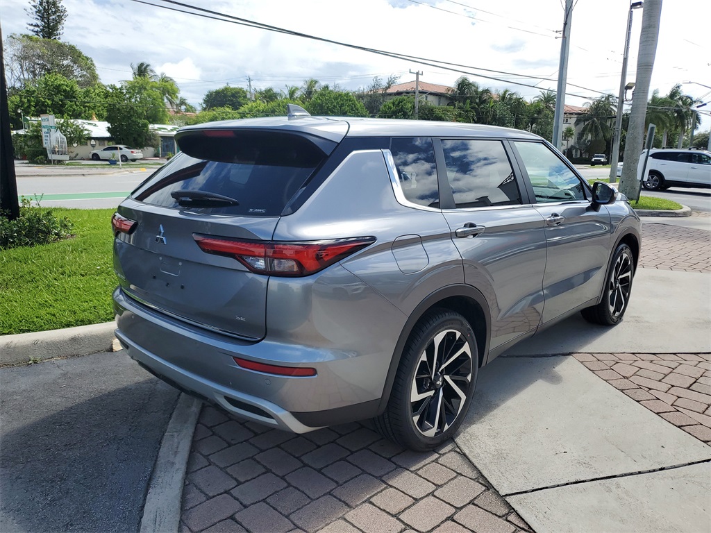 2022 Mitsubishi Outlander SE photo 4