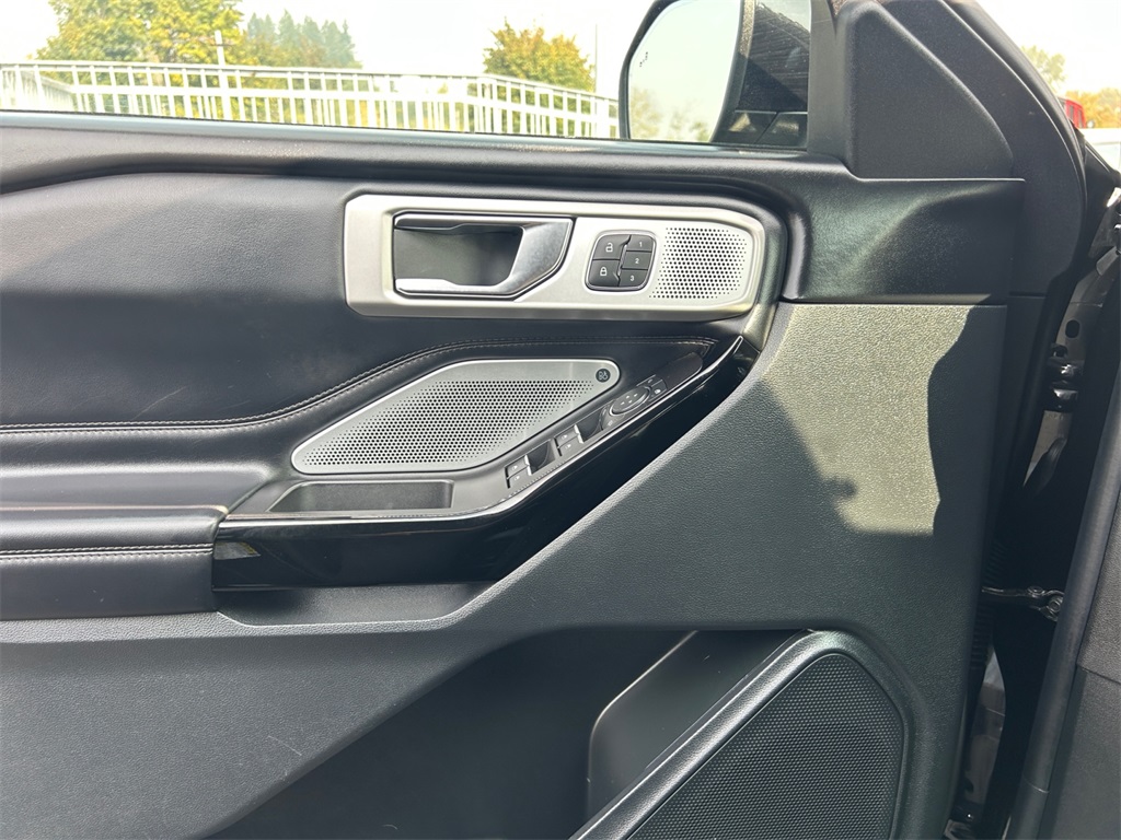 2021 Ford Explorer Platinum photo 5