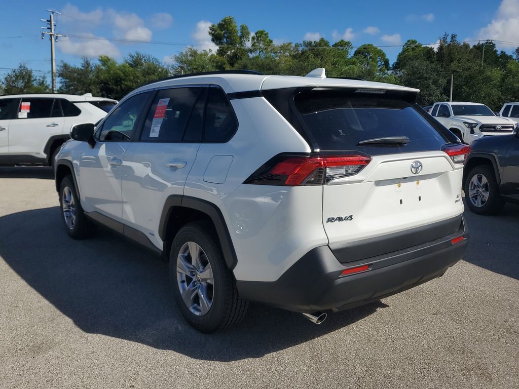 2025 Toyota RAV4 Hybrid LE photo 7