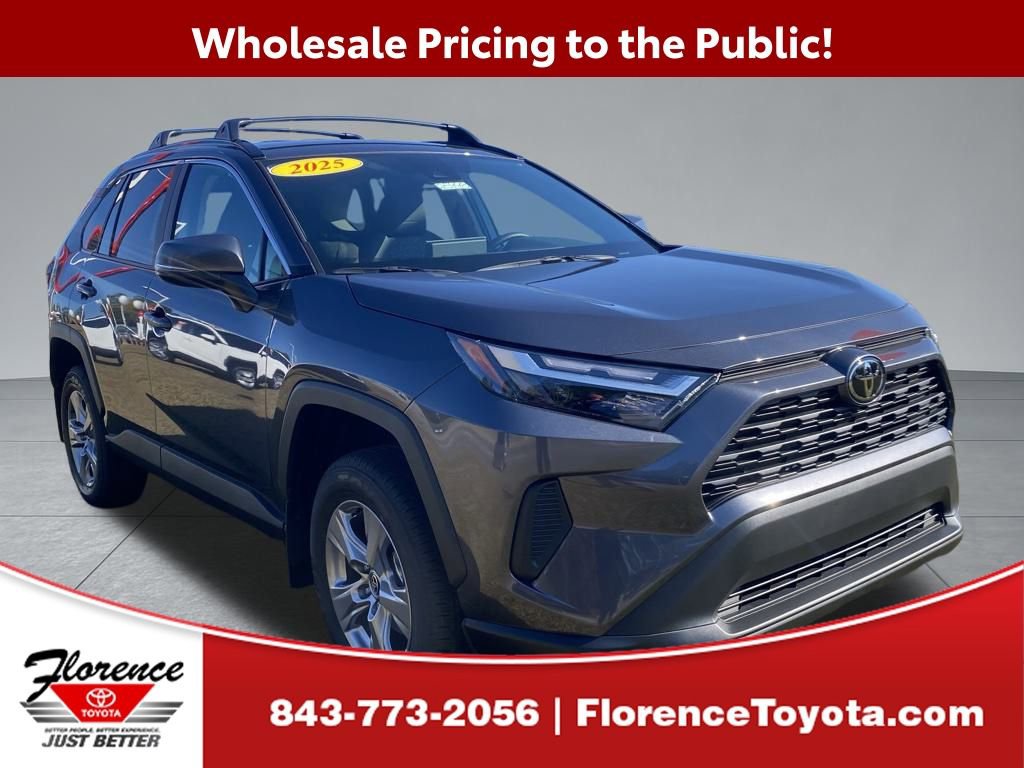 2025 Toyota RAV4 XLE's photo