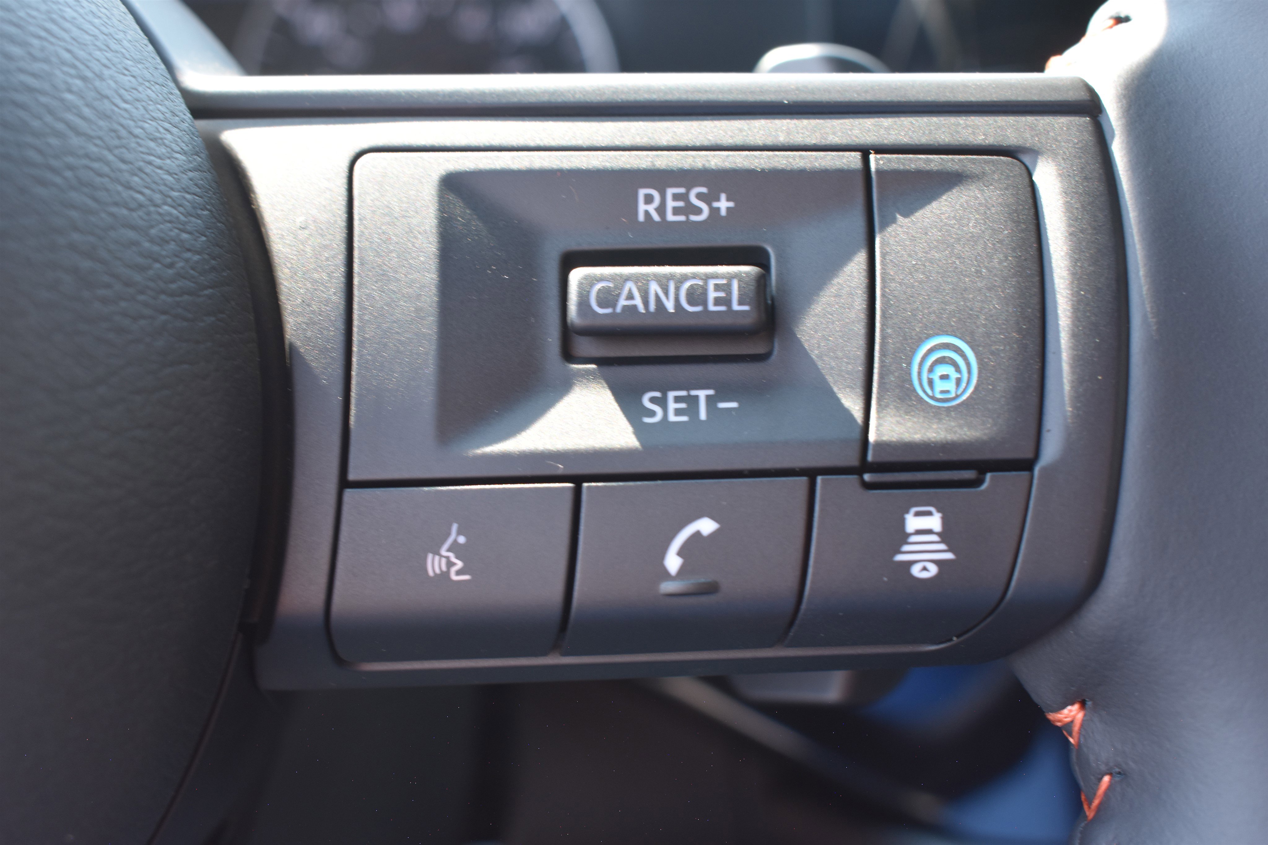 2025 Nissan Pathfinder SV photo 11