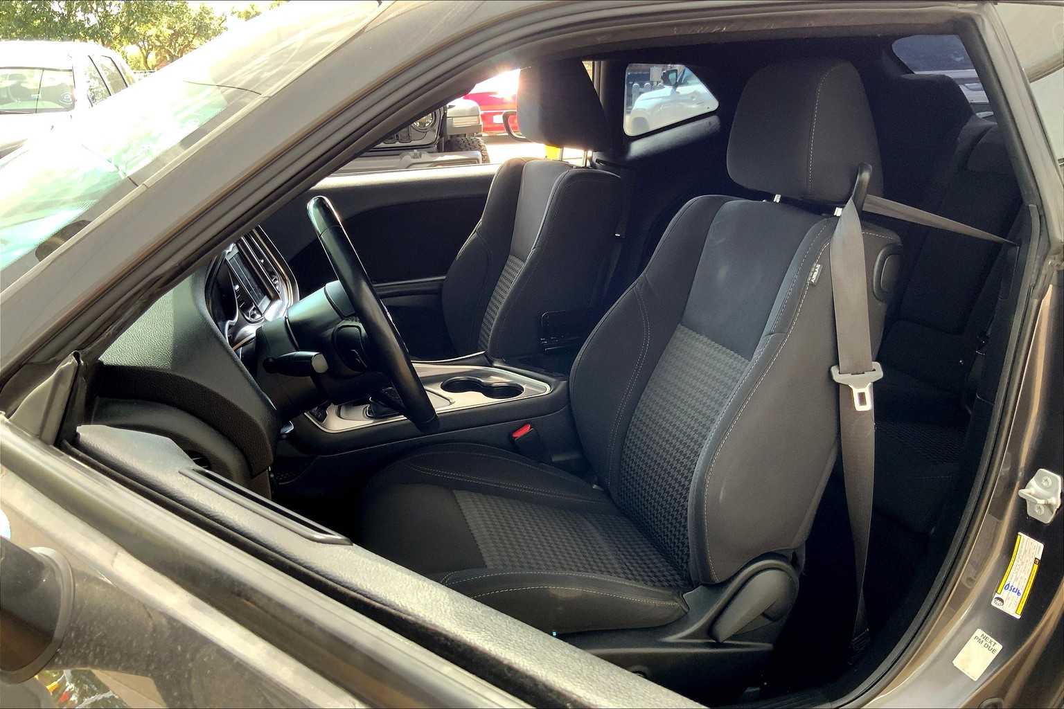 2020 Dodge Challenger SXT photo 7