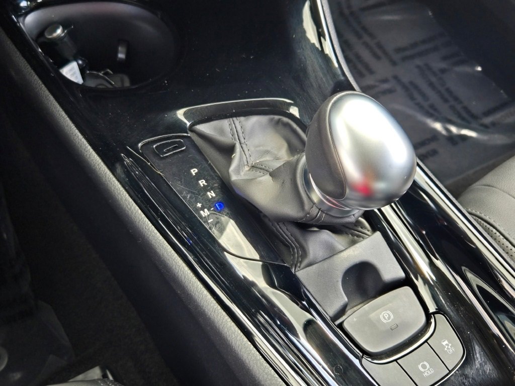 2022 Toyota C-HR XLE photo 22