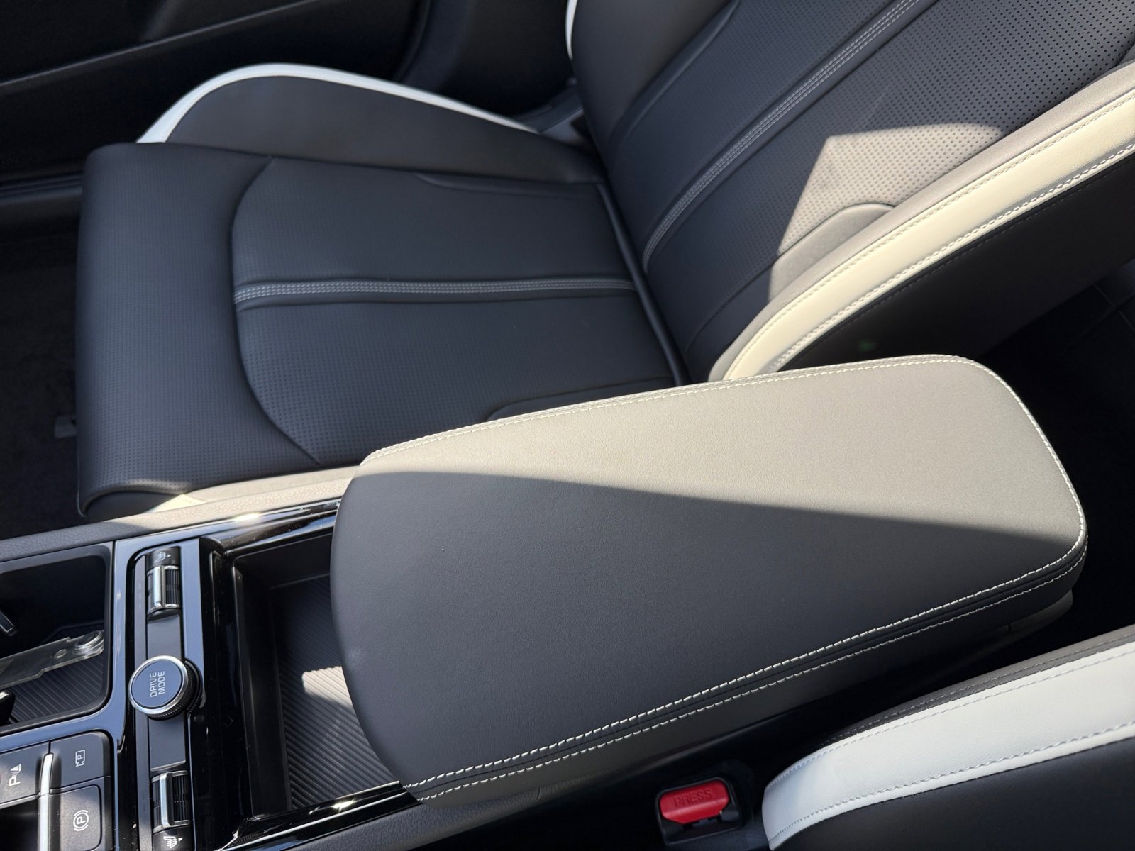2025 Kia K5 GT-Line photo 14