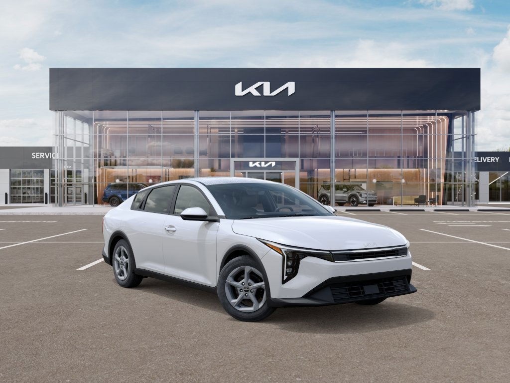 2025 Kia K4 LXS photo 2