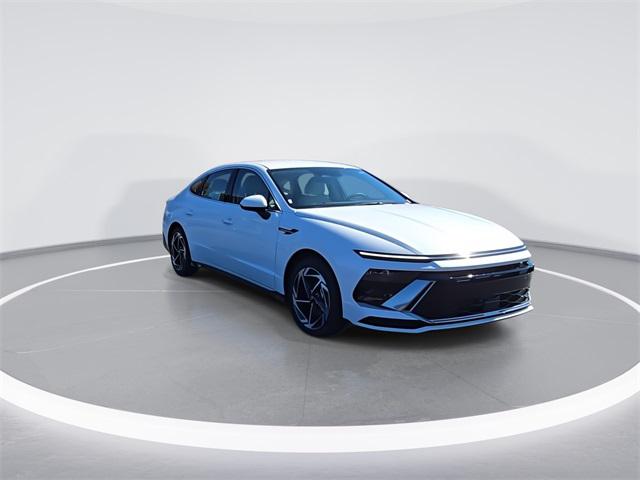 2026 Hyundai Sonata SEL Sport photo 2