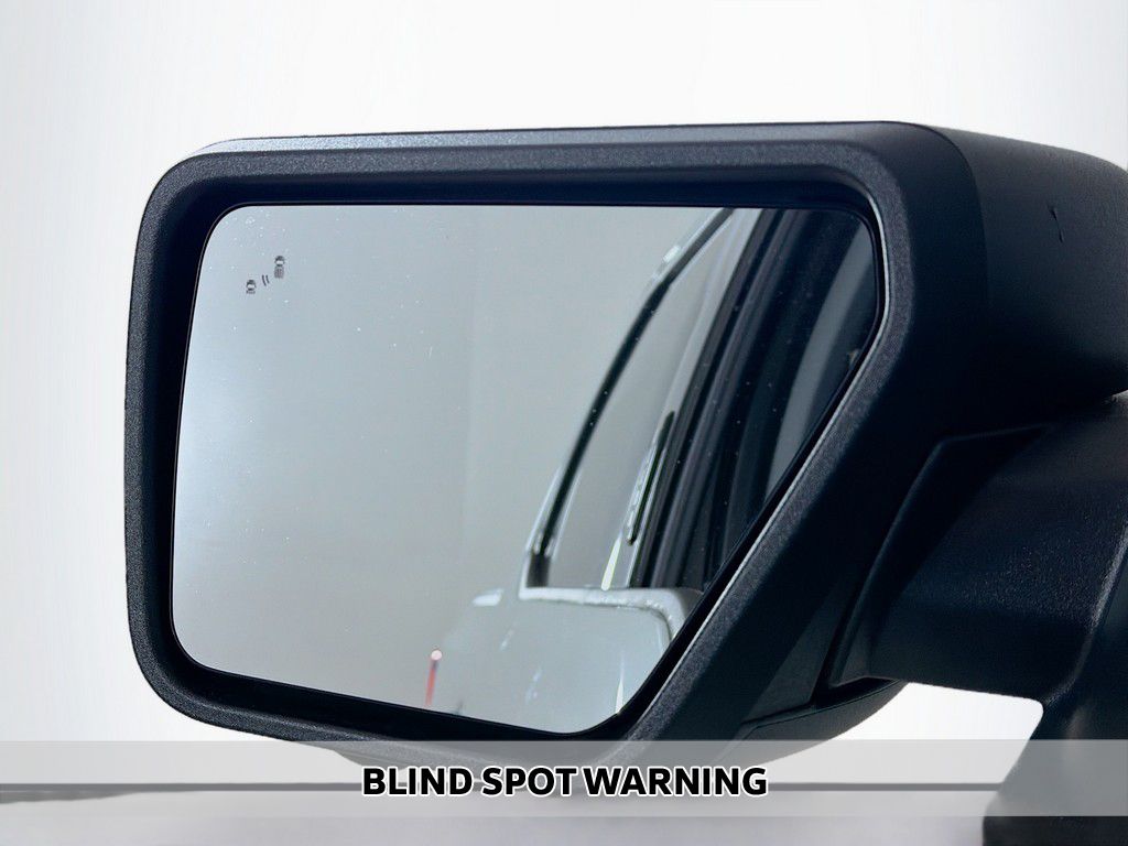 2023 Ford F-150 Lightning XLT photo 3