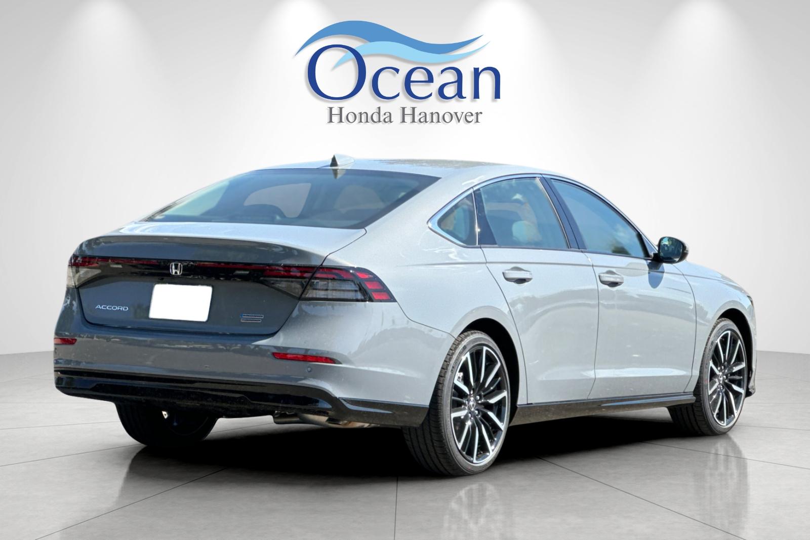 2025 Honda Accord Hybrid Touring photo 4