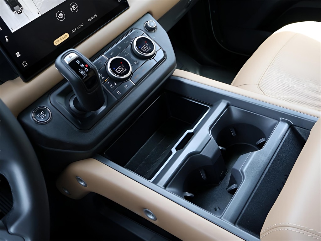 2025 Land Rover Defender 110 S photo 24