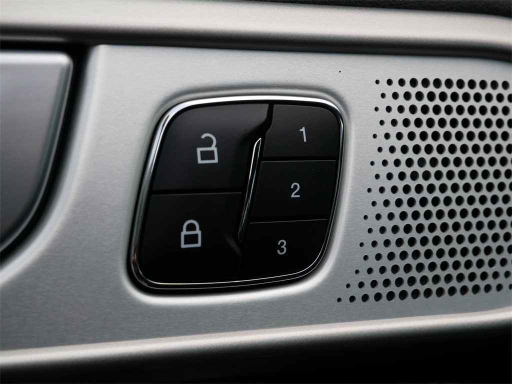 2024 Ford Explorer ST photo 16