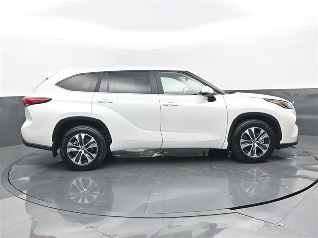 2023 Toyota Highlander Hybrid XLE photo 2