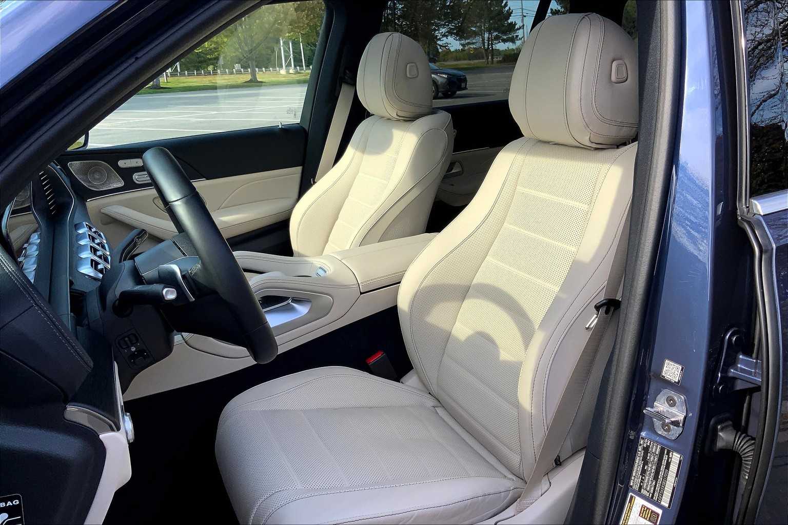 2025 Mercedes Benz GLS 450 4MATIC photo 8