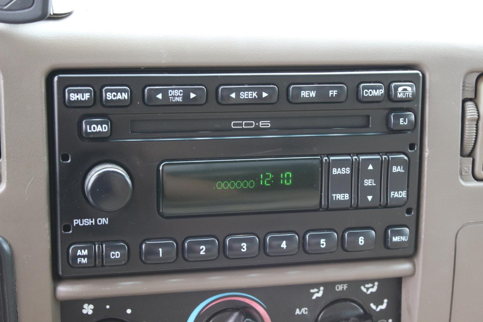 2004 Ford F-350 Lariat photo 19