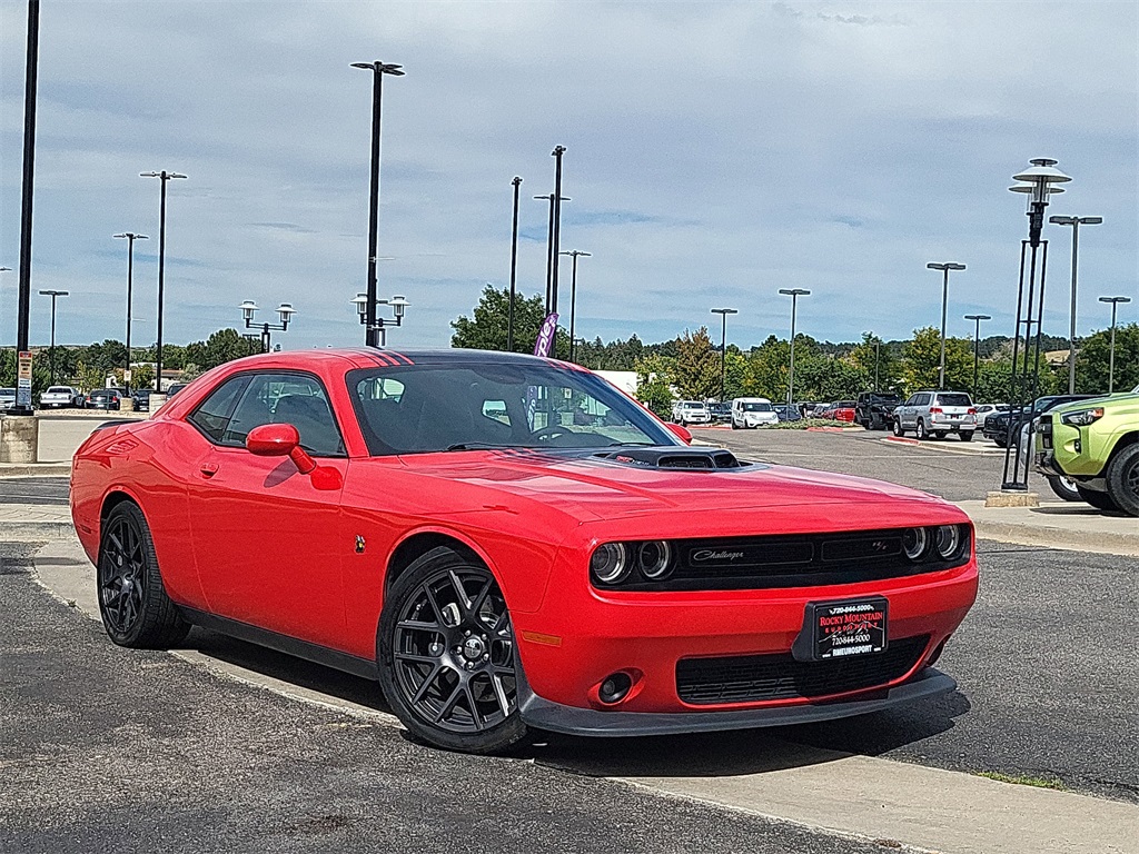 2016 Dodge Challenger R/T Scat Pack photo 2