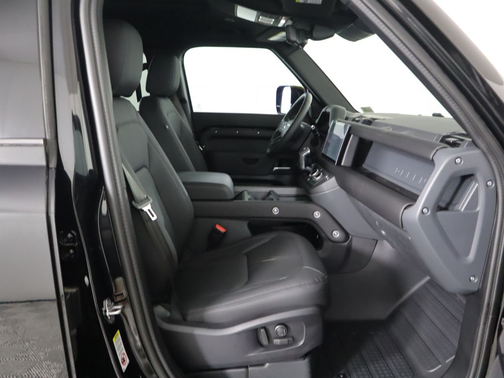 2025 Land Rover Defender 110 S photo 19