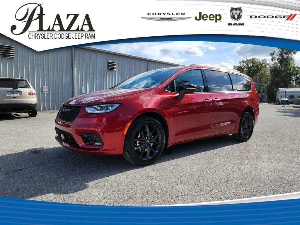 2026 Chrysler Pacifica Select's photo
