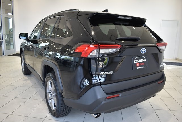 2024 Toyota RAV4 Hybrid XLE photo 4