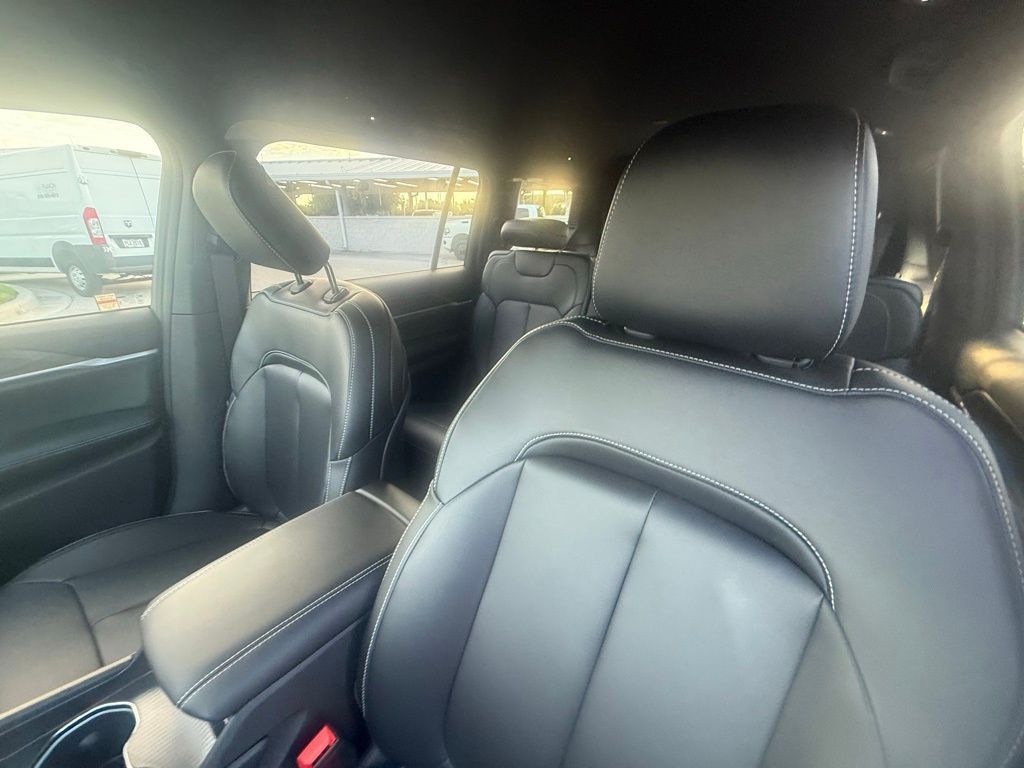 2025 Jeep Grand Cherokee Limited photo 17