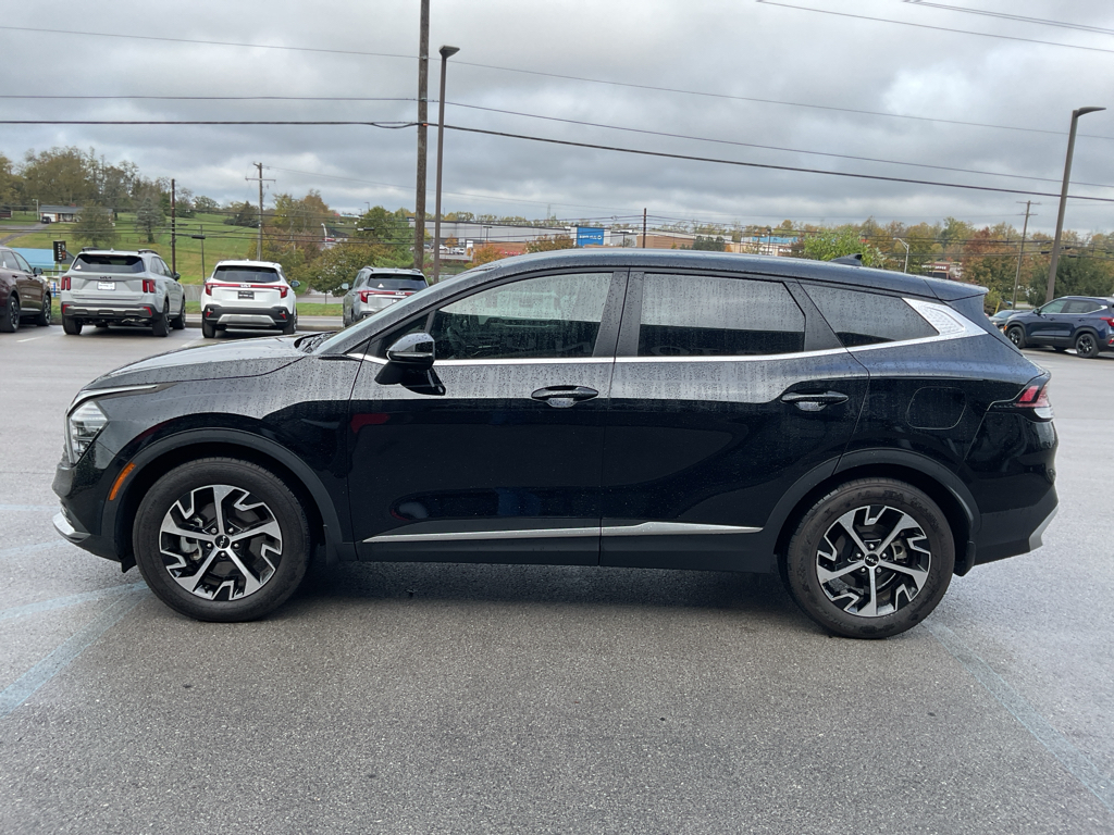2024 Kia Sportage EX photo 2