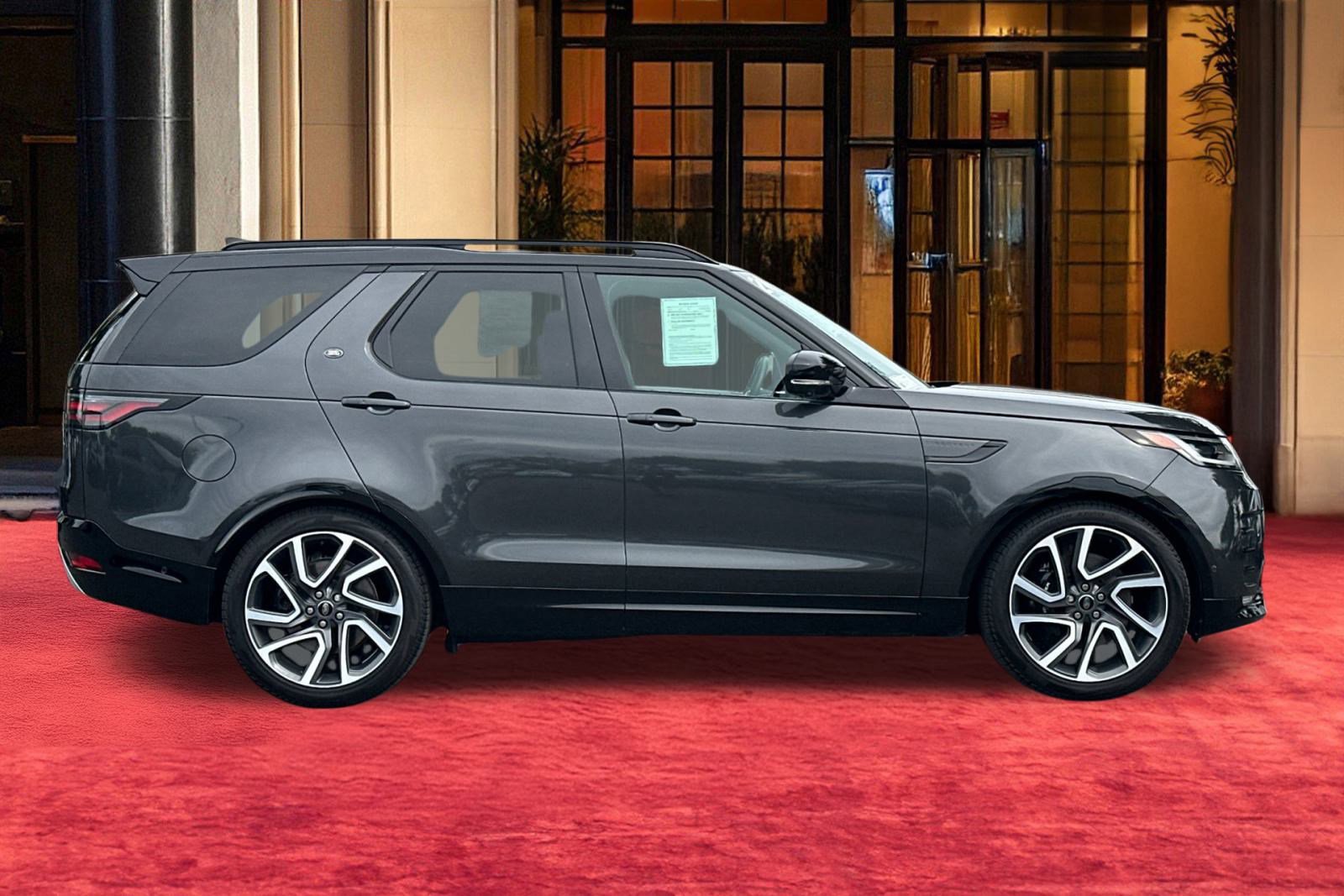 2024 Land Rover Discovery Metropolitan Edition photo 8