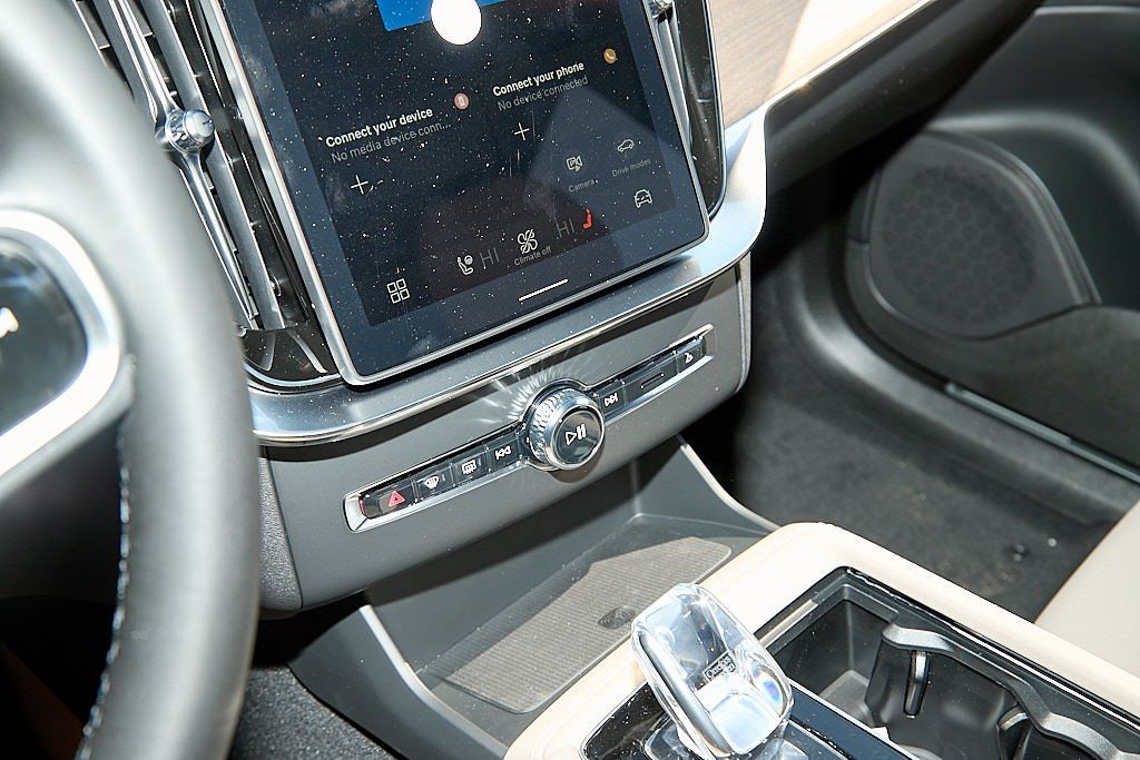 2026 VOLVO XC90 - Image 15