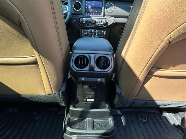 2020 Jeep Wrangler Unlimited Sahara photo 34
