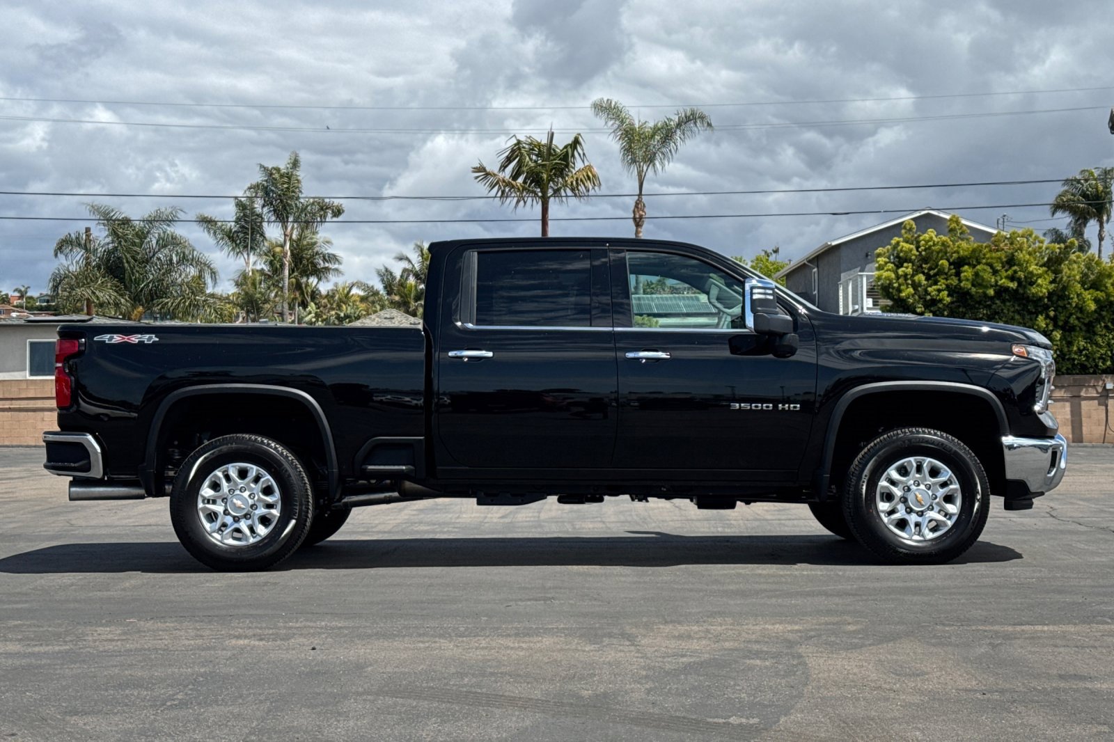 2025 Chevrolet Silverado 3500HD LTZ photo 3