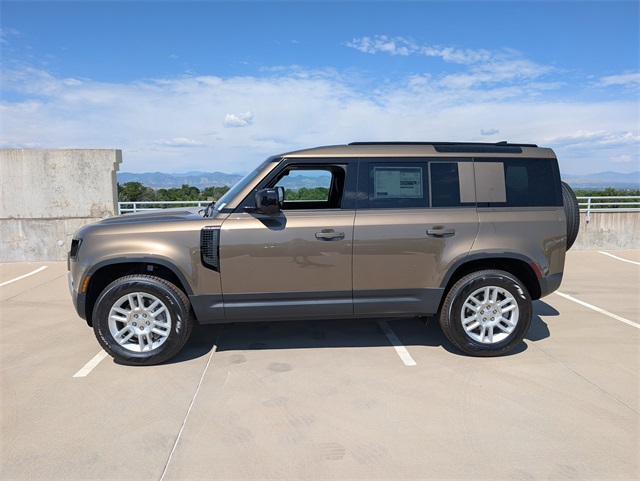 2025 Land Rover Defender 110 S photo 3