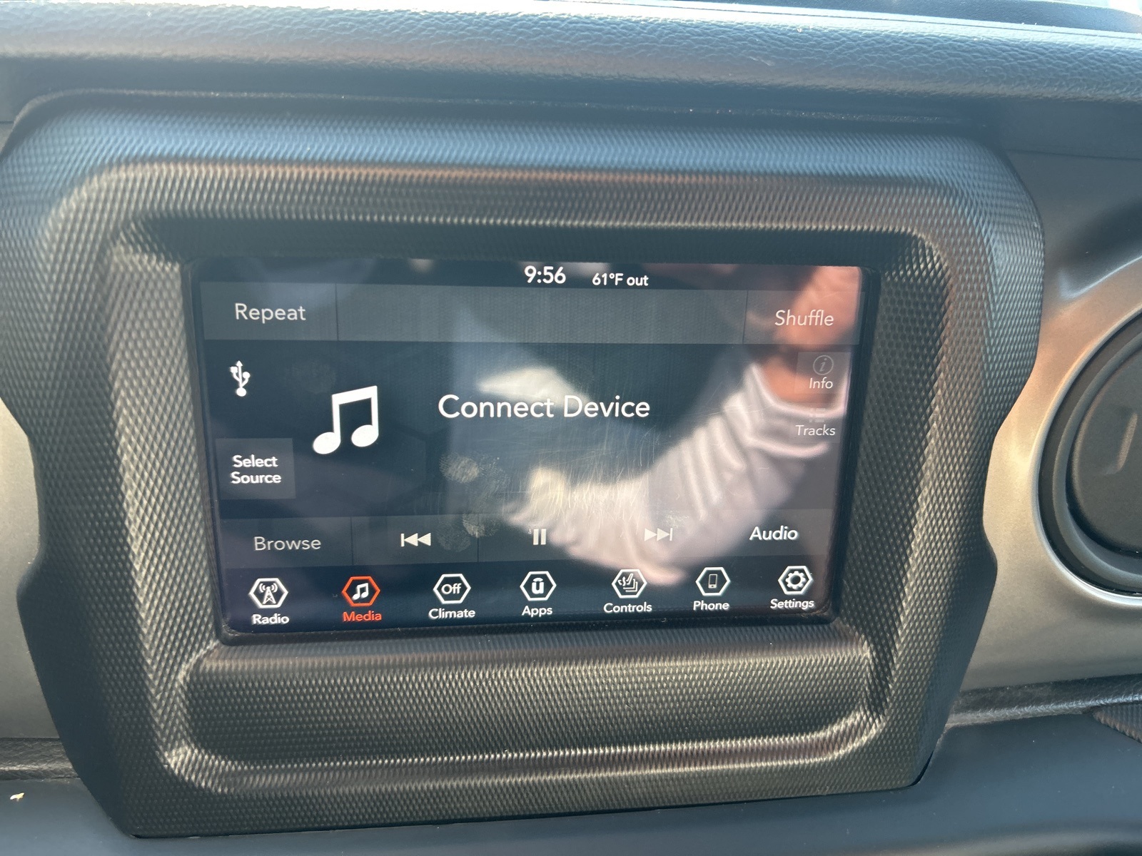 2021 Jeep Gladiator Willys photo 2