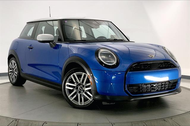 2025 MINI Hardtop 2 Door Base's photo