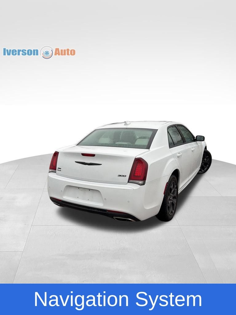 2023 Chrysler 300 Touring L photo 4