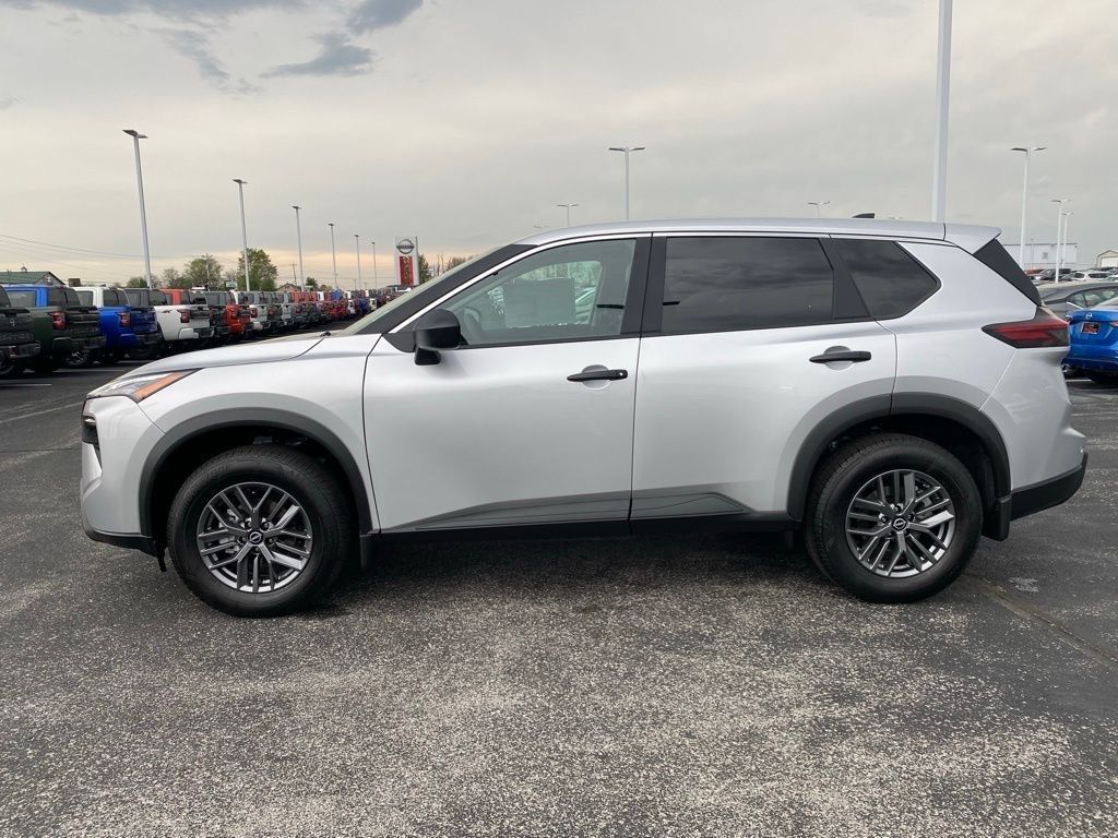 2025 Nissan Rogue S photo 4