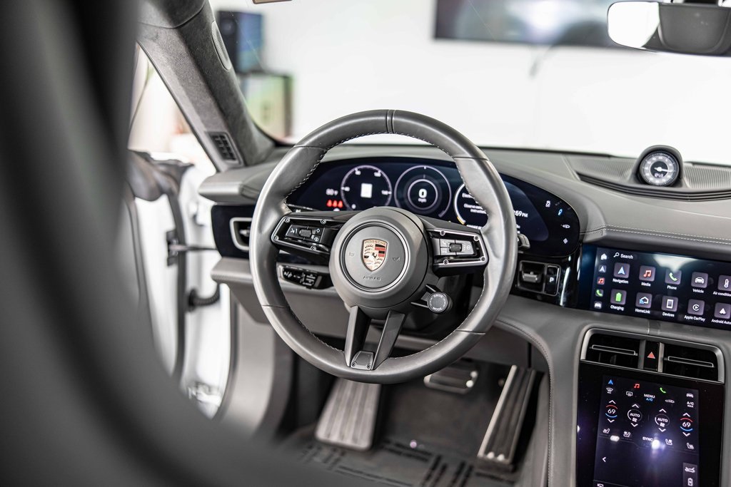 2020 PORSCHE TAYCAN - Image 38