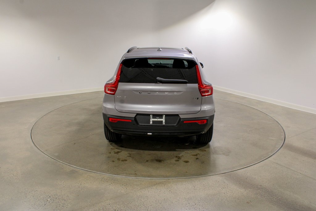 2026 Volvo XC40 Plus photo 4