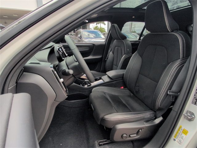 2022 Volvo XC40 Recharge P8 Plus photo 4