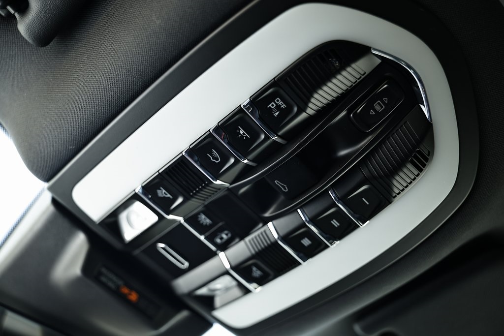 2024 Porsche Macan T photo 40