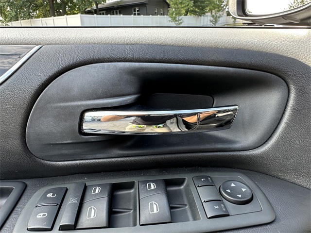 2012 Chrysler Town & Country Touring photo 27
