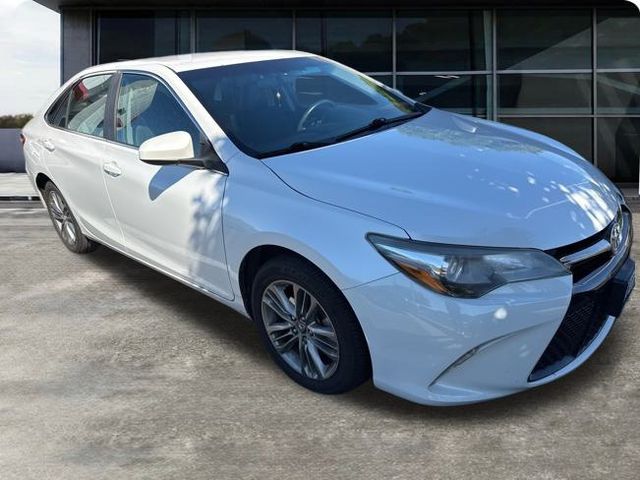 2017 Toyota Camry SE photo 3