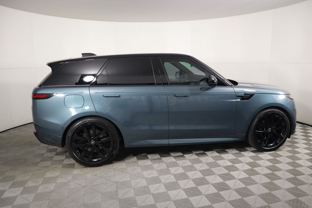 2025 Land Rover Range Rover Sport SE photo 4