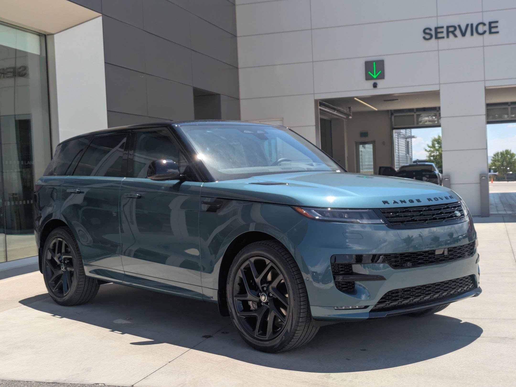 2025 Land Rover Range Rover Sport SE photo 3