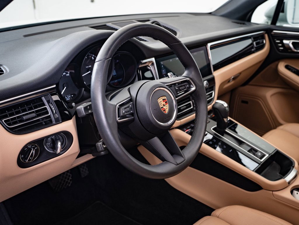 2024 Porsche Macan T photo 4