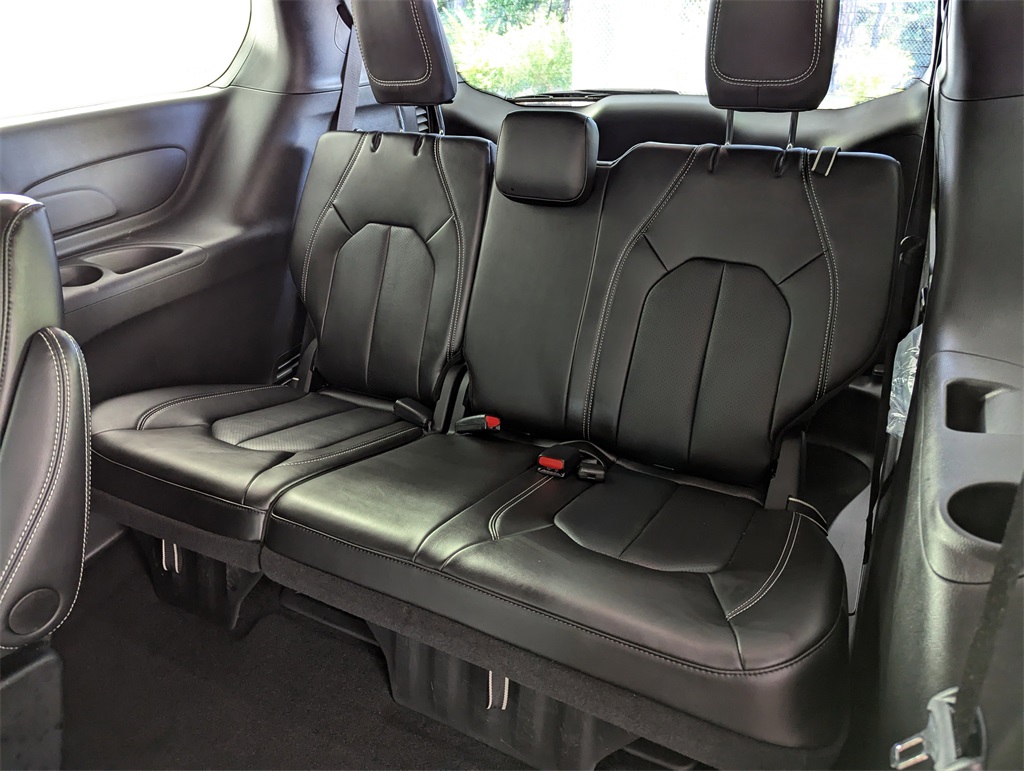 2024 Chrysler Pacifica Touring L photo 27