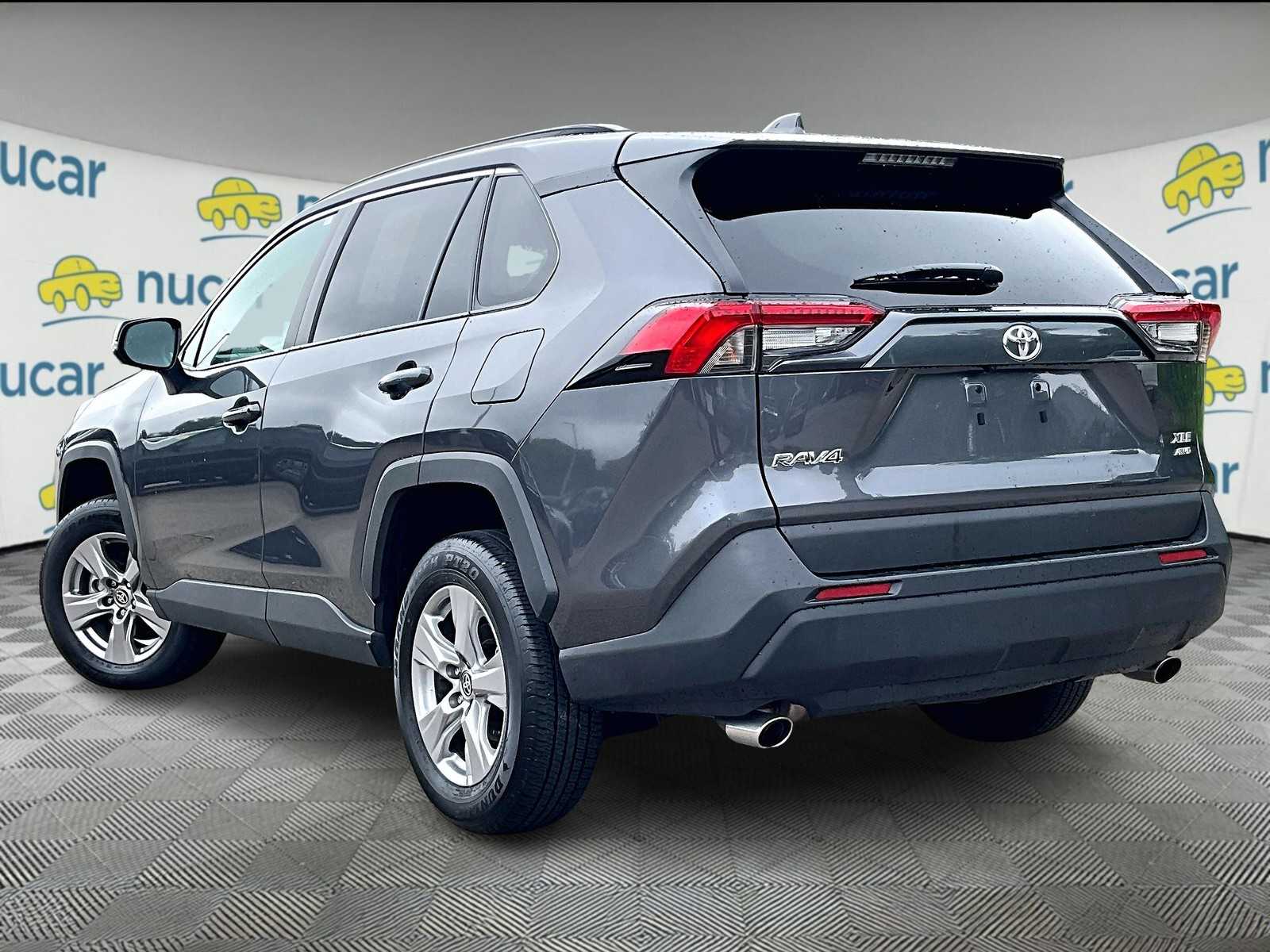 2025 Toyota RAV4 XLE photo 4