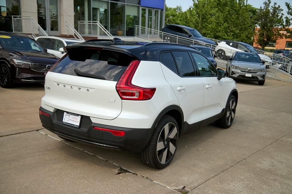 2023 VOLVO XC40 - Image 8