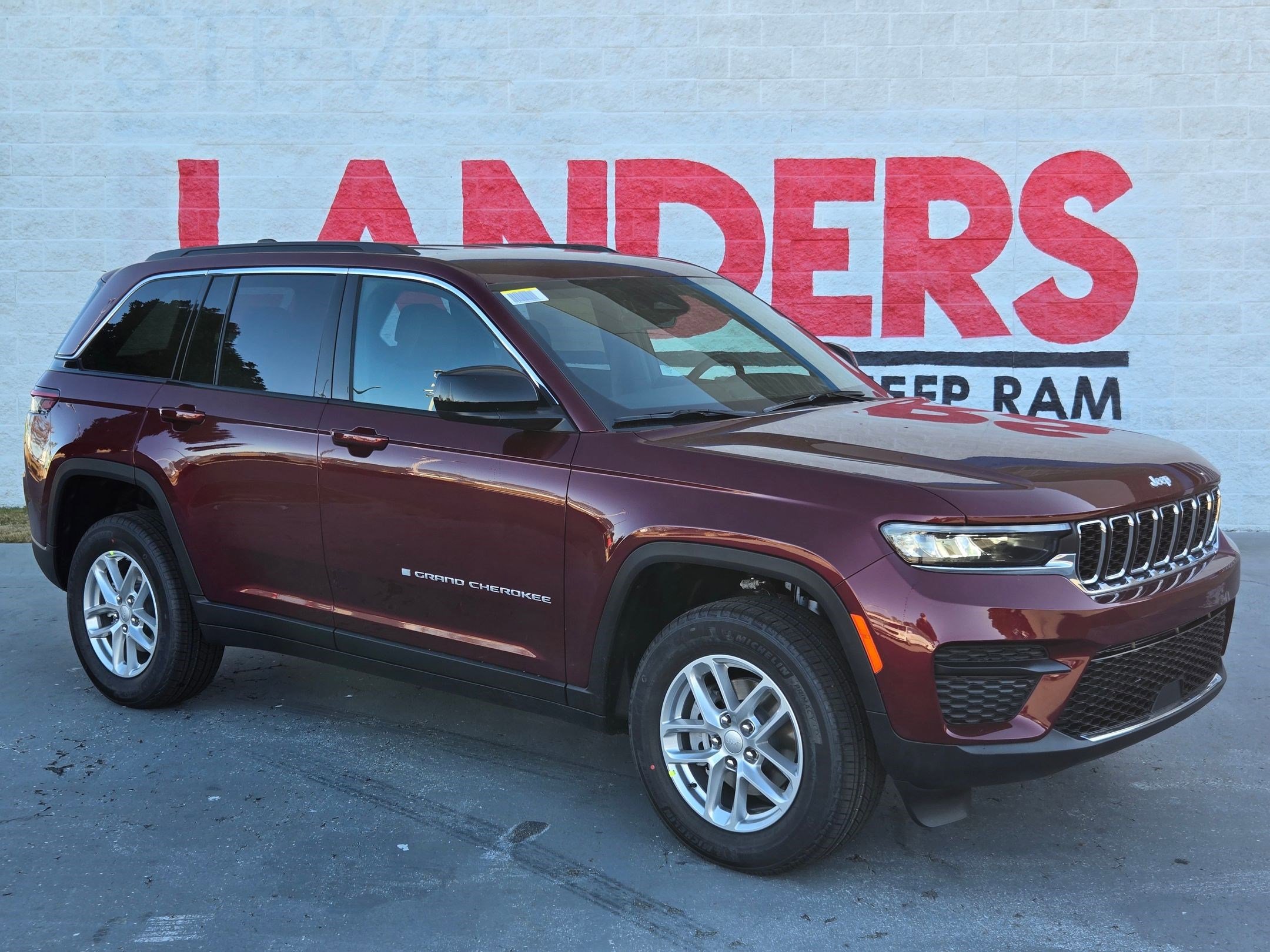 2025 Jeep Grand Cherokee Laredo's photo