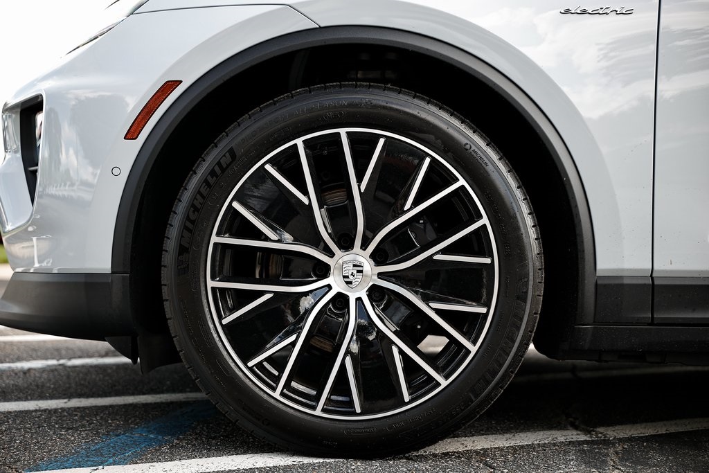 2025 Porsche Macan Electric photo 10
