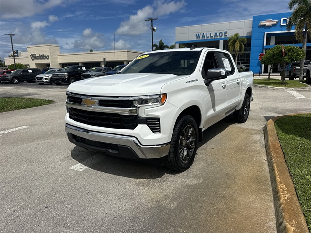 2022 Chevrolet Silverado 1500 LT photo 2