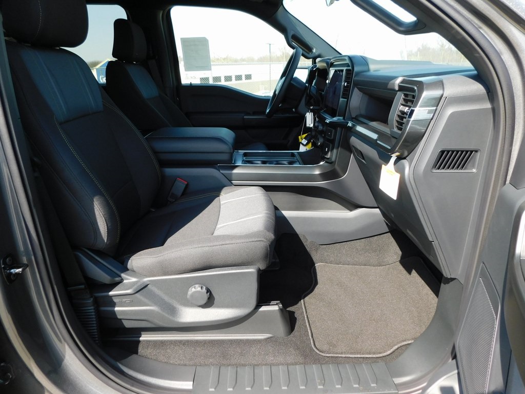 2025 Ford F-150 STX photo 17