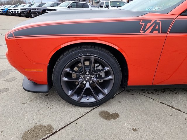 2023 Dodge Challenger R/T photo 9